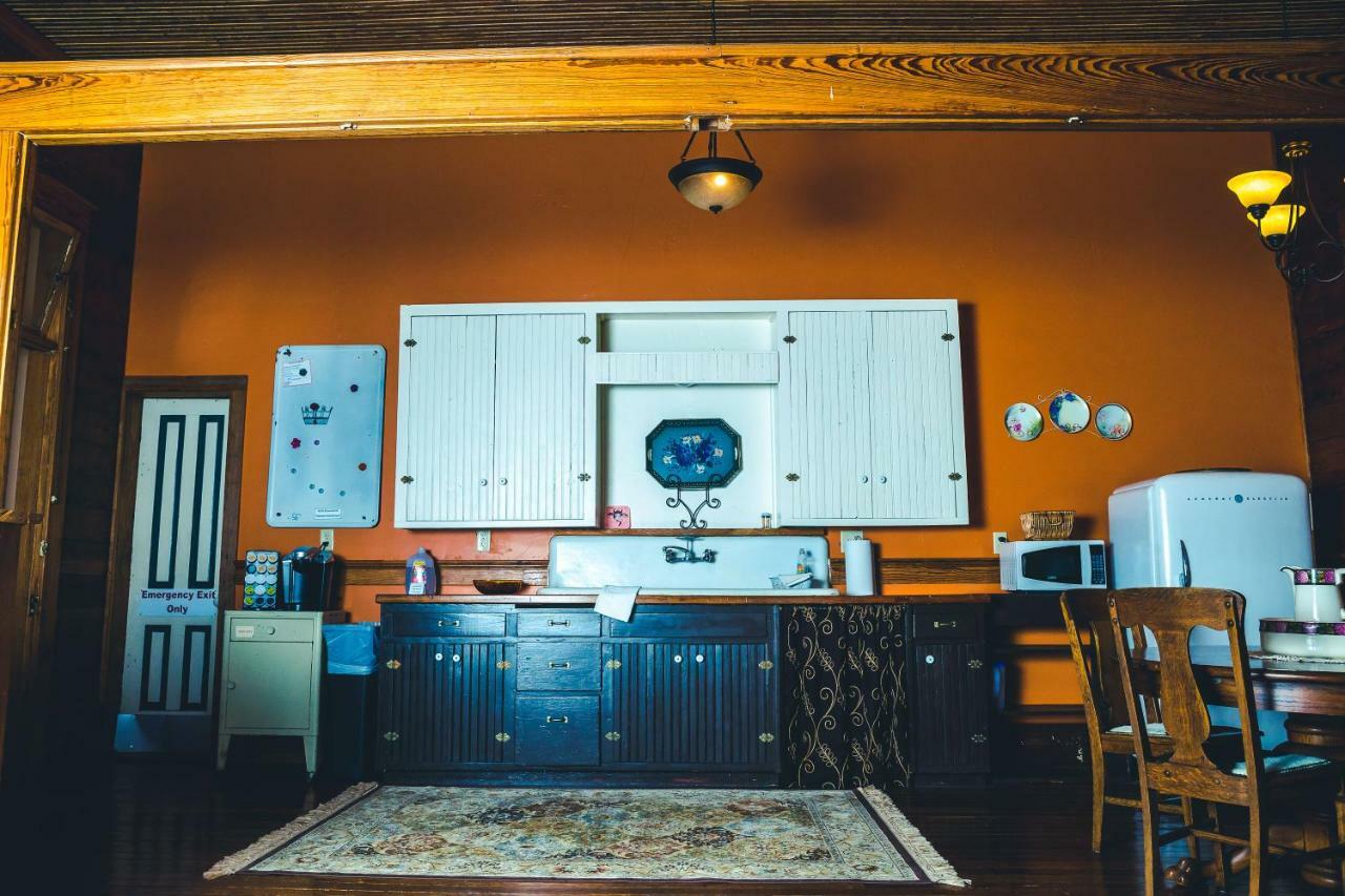 Upstairs Inn Hico Εξωτερικό φωτογραφία